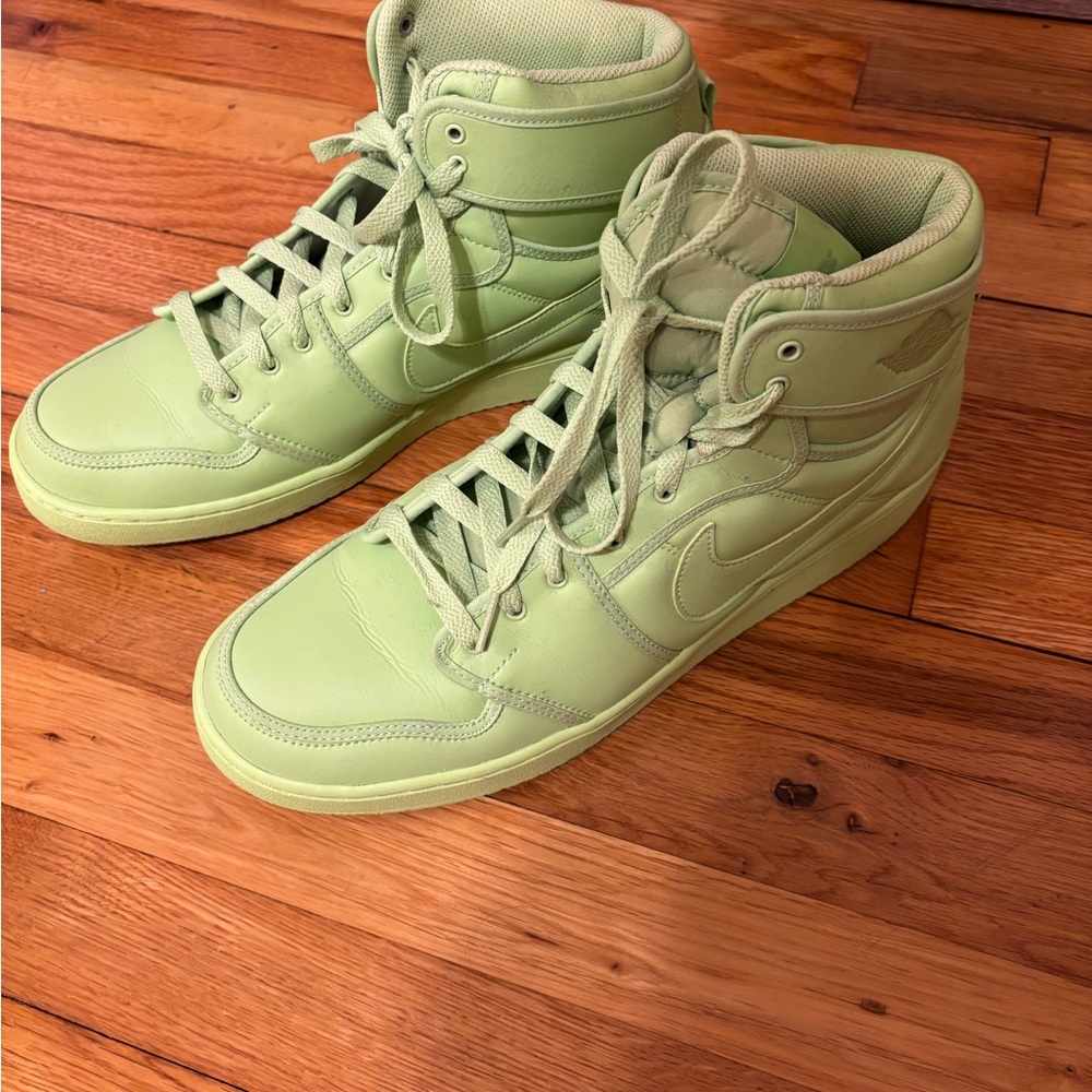 Jordan Sneakers in Light Green